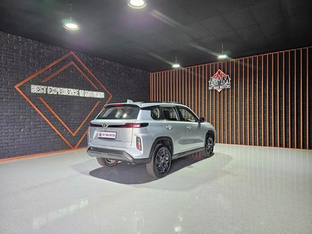 2025-Toyota-Urban-Cruiser-15-XR-Auto_26