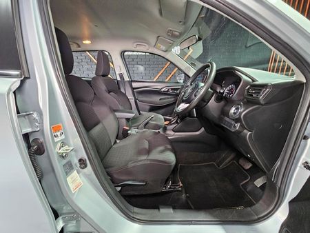 2025-Toyota-Urban-Cruiser-15-XR-Auto_8