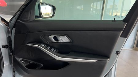 2025-BMW-3-Series-320i-M-Sport-Auto_16