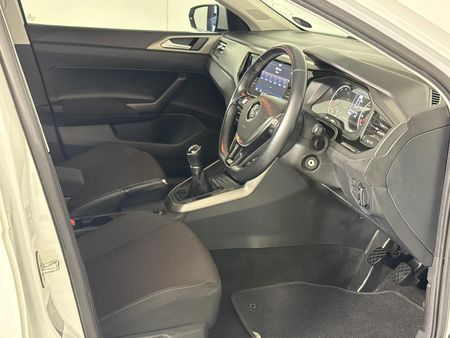 2018-Volkswagen-Polo-10-TSI-Comfortline_10