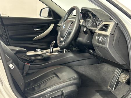 2018-BMW-3-Series-320i-Auto_10