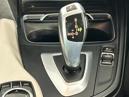 2018-BMW-3-Series-320i-Auto_11