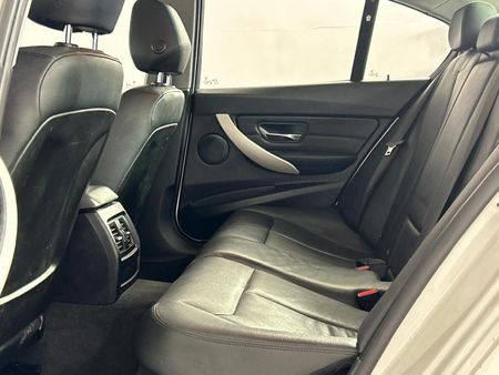 2018-BMW-3-Series-320i-Auto_8