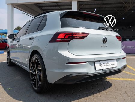 2025-Volkswagen-Golf-14-TSI-Life-Auto-110kw_10