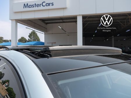 2025-Volkswagen-Golf-14-TSI-Life-Auto-110kw_12