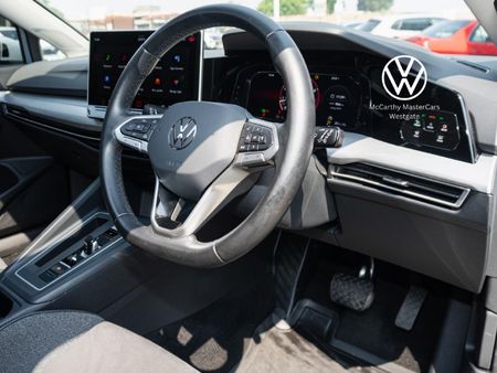 2025-Volkswagen-Golf-14-TSI-Life-Auto-110kw_13
