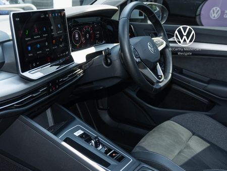 2025-Volkswagen-Golf-14-TSI-Life-Auto-110kw_15