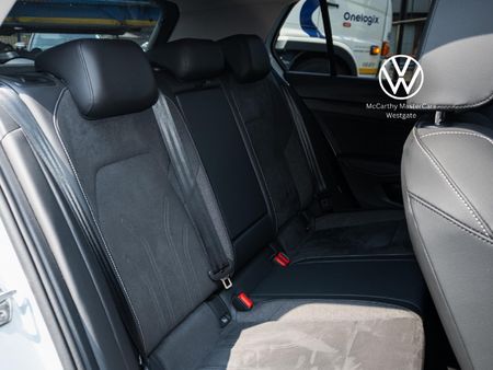 2025-Volkswagen-Golf-14-TSI-Life-Auto-110kw_18