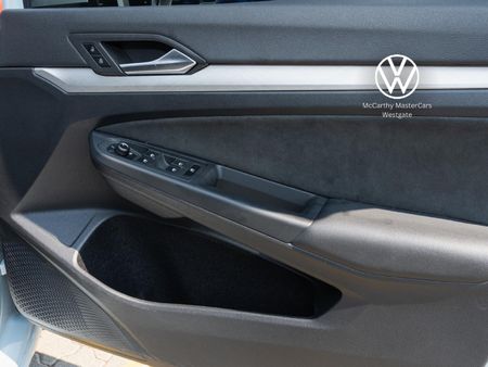 2025-Volkswagen-Golf-14-TSI-Life-Auto-110kw_21