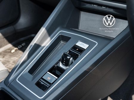 2025-Volkswagen-Golf-14-TSI-Life-Auto-110kw_22