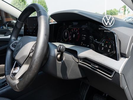 2025-Volkswagen-Golf-14-TSI-Life-Auto-110kw_24