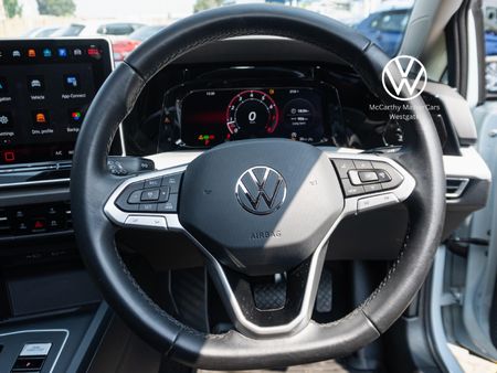 2025-Volkswagen-Golf-14-TSI-Life-Auto-110kw_27