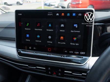 2025-Volkswagen-Golf-14-TSI-Life-Auto-110kw_29