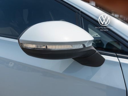 2025-Volkswagen-Golf-14-TSI-Life-Auto-110kw_6