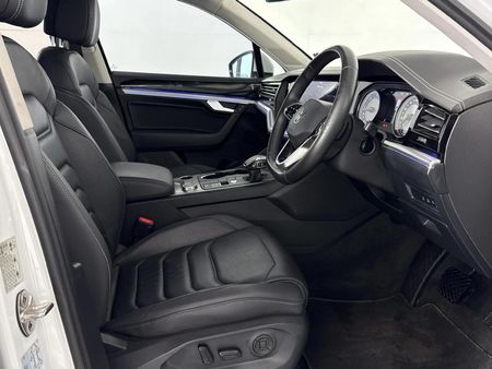 2022-Volkswagen-Touareg-30-TDI-V6-Luxury_10