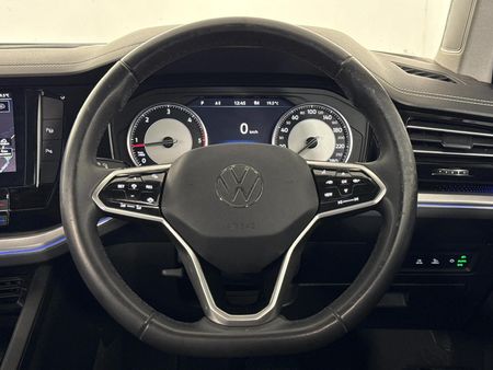 2022-Volkswagen-Touareg-30-TDI-V6-Luxury_14