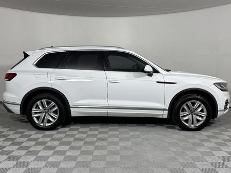 2022-Volkswagen-Touareg-30-TDI-V6-Luxury_3