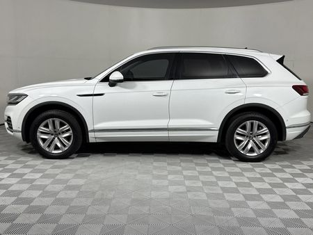 2022-Volkswagen-Touareg-30-TDI-V6-Luxury_5