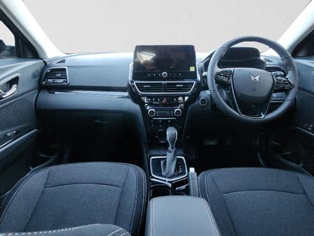 2026-Mahindra-XUV-3XO-12T-AX5-Auto_17
