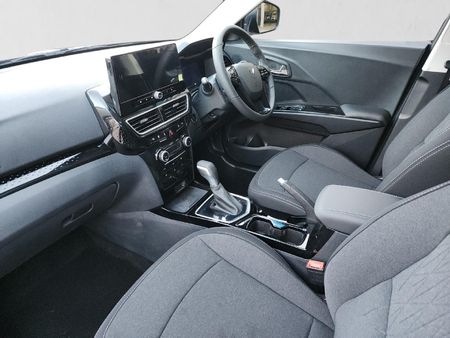 2026-Mahindra-XUV-3XO-12T-AX5-Auto_18