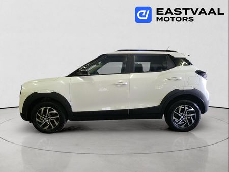 2026-Mahindra-XUV-3XO-12T-AX5-Auto_3