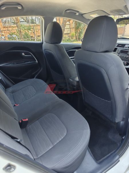 2014-Kia-Rio-14-5-dr_9