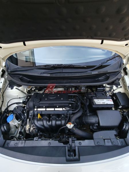 2014-Kia-Rio-14-5-dr_11