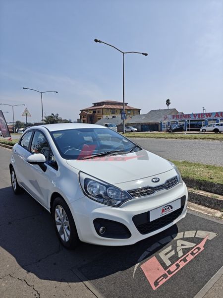 2014-Kia-Rio-14-5-dr_2