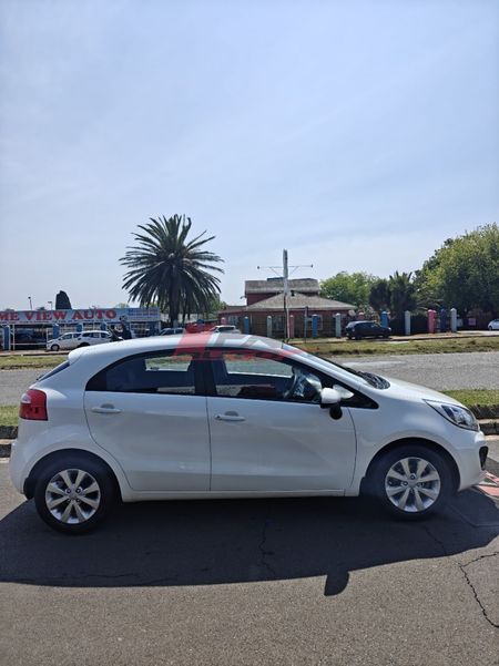 2014-Kia-Rio-14-5-dr_3