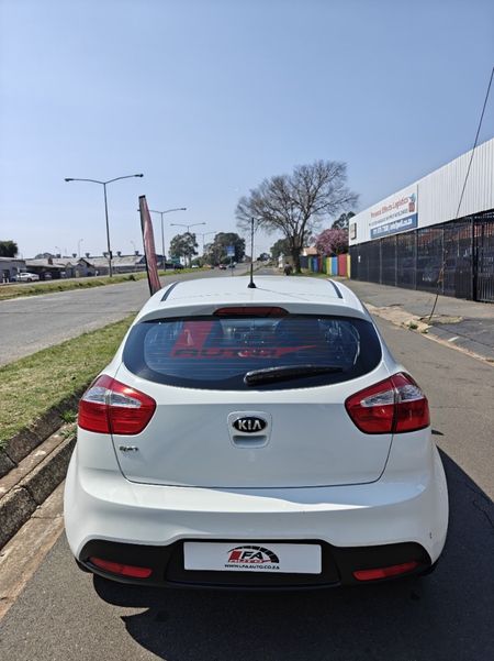 2014-Kia-Rio-14-5-dr_5