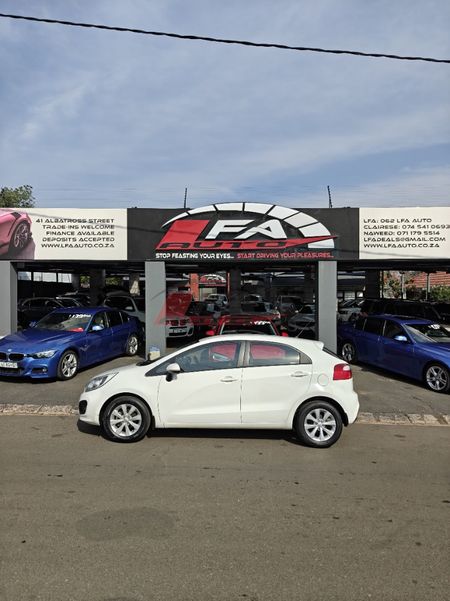 2014-Kia-Rio-14-5-dr_7