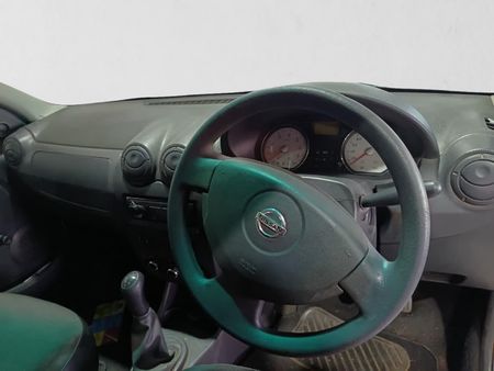 2025-Nissan-NP200-16_12