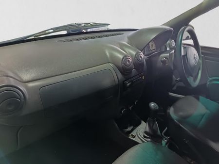 2025-Nissan-NP200-16_18