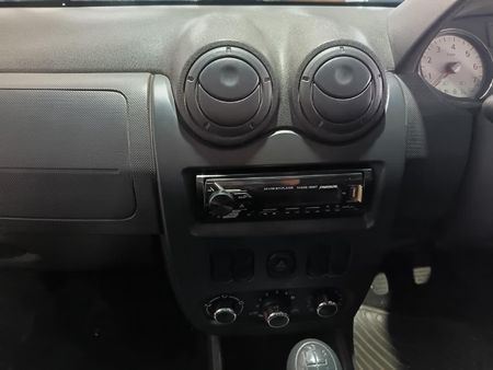 2025-Nissan-NP200-16_19