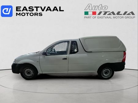 2025-Nissan-NP200-16_3