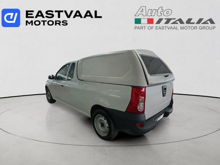 2025-Nissan-NP200-16_4