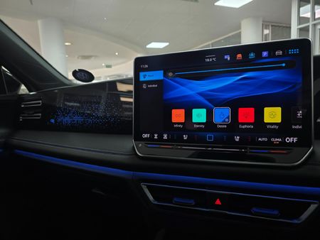 2024-Volkswagen-Tiguan-14TSI-R-Line_24