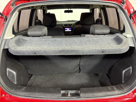 2016-Suzuki-Swift-12-GL_15