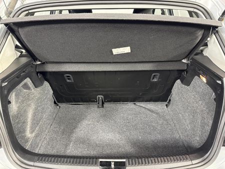 2025-Volkswagen-Polo-Classic-16-Life-Tiptronic_15