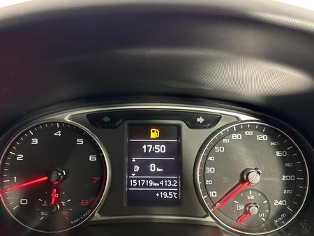 2014-Audi-A1-Sportback-14-TFSI-Ambition_7