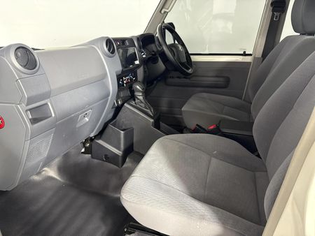 2025-Toyota-Land-Cruiser-79-28-GD-6-Auto-Double-Cab_9