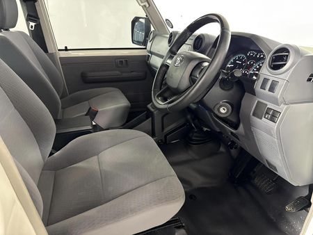2025-Toyota-Land-Cruiser-79-28-GD-6-Auto-Double-Cab_10