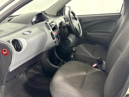 2012-Toyota-Etios-15-Xi-5-dr_9