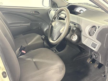 2012-Toyota-Etios-15-Xi-5-dr_10