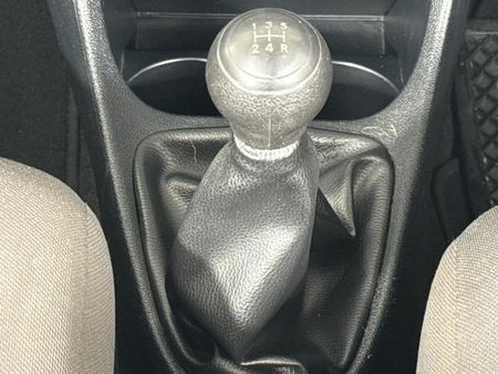 2012-Toyota-Etios-15-Xi-5-dr_11