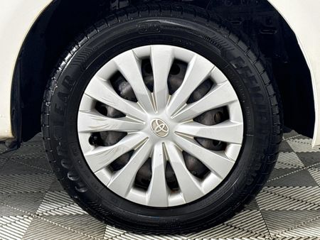 2012-Toyota-Etios-15-Xi-5-dr_14