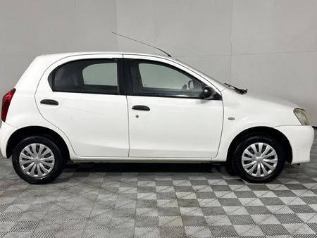 2012-Toyota-Etios-15-Xi-5-dr_3