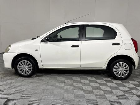 2012-Toyota-Etios-15-Xi-5-dr_5