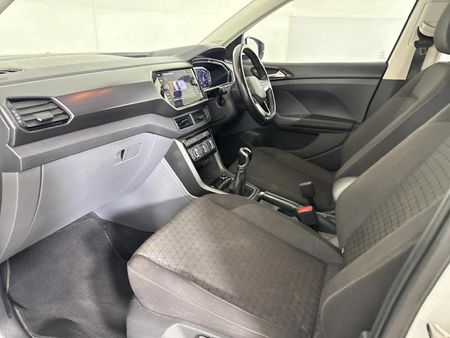 2020-Volkswagen-T-Cross-10-TSI-Comfortline_9