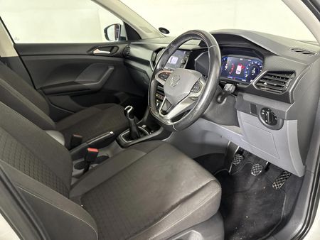 2020-Volkswagen-T-Cross-10-TSI-Comfortline_10